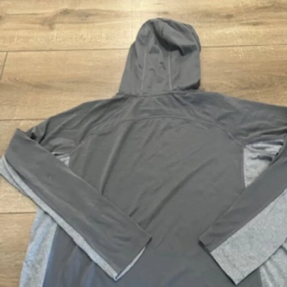 University Of Pennsylvania‎ Under Armour Women’s Sz Large Hoodie Heat Gear